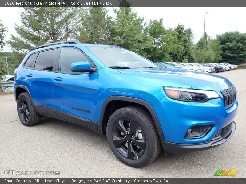 Front 3/4 View of 2020 Cherokee Altitude 4x4