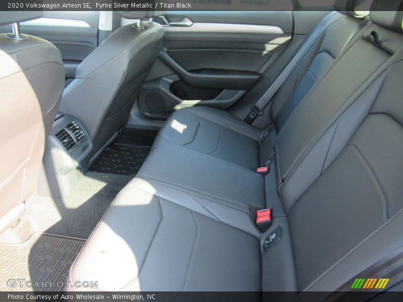 Pyrite Silver Metallic / Titan Black 2020 Volkswagen Arteon SE
