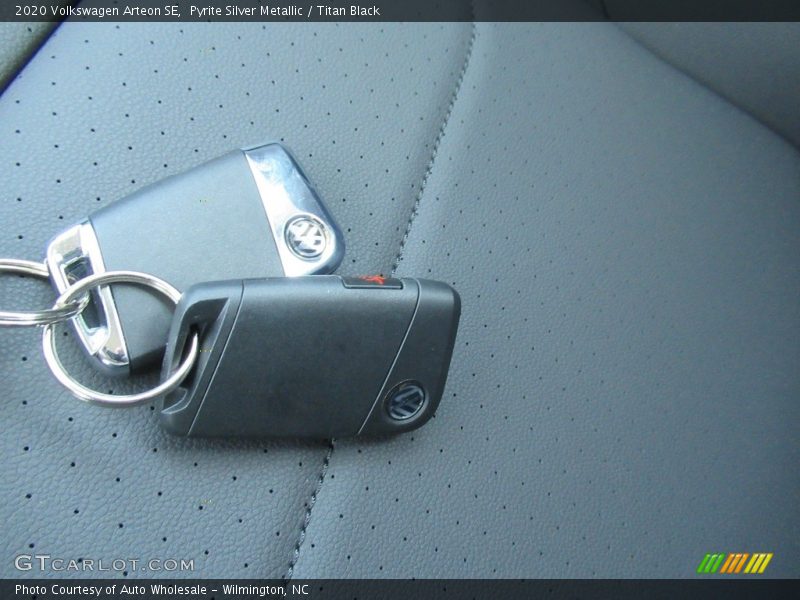 Pyrite Silver Metallic / Titan Black 2020 Volkswagen Arteon SE