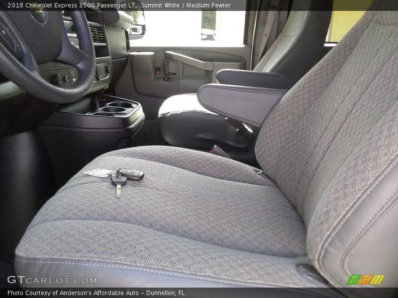 Summit White / Medium Pewter 2018 Chevrolet Express 3500 Passenger LT