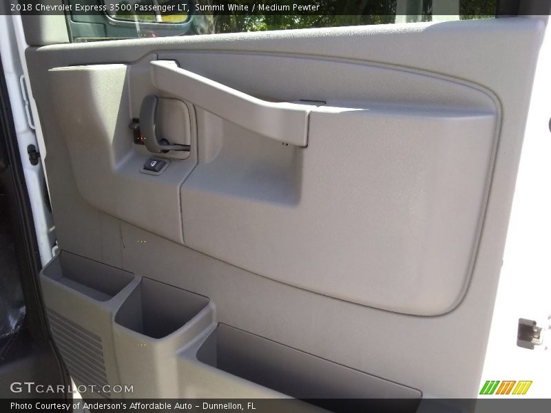 Summit White / Medium Pewter 2018 Chevrolet Express 3500 Passenger LT