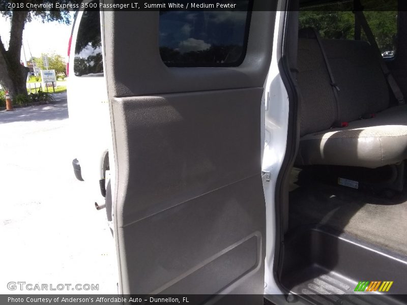 Summit White / Medium Pewter 2018 Chevrolet Express 3500 Passenger LT
