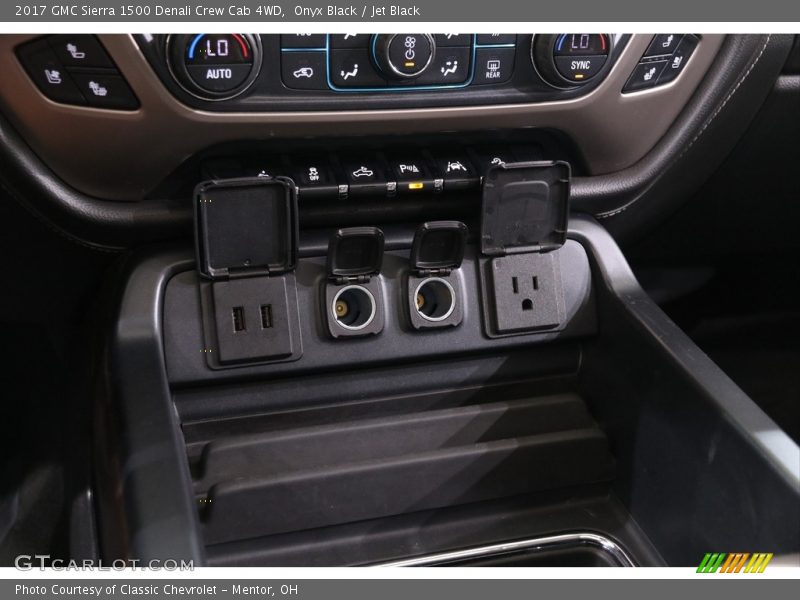 Onyx Black / Jet Black 2017 GMC Sierra 1500 Denali Crew Cab 4WD