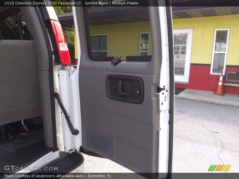 Summit White / Medium Pewter 2018 Chevrolet Express 3500 Passenger LT