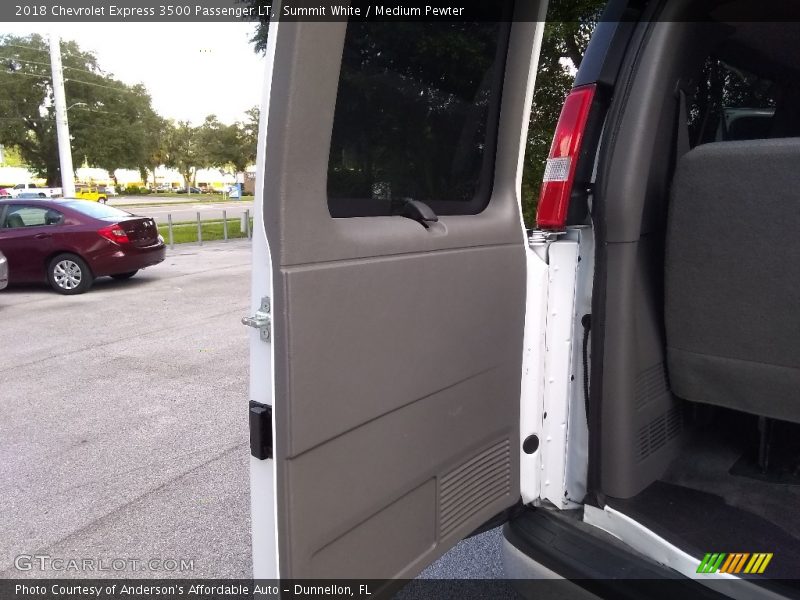 Summit White / Medium Pewter 2018 Chevrolet Express 3500 Passenger LT