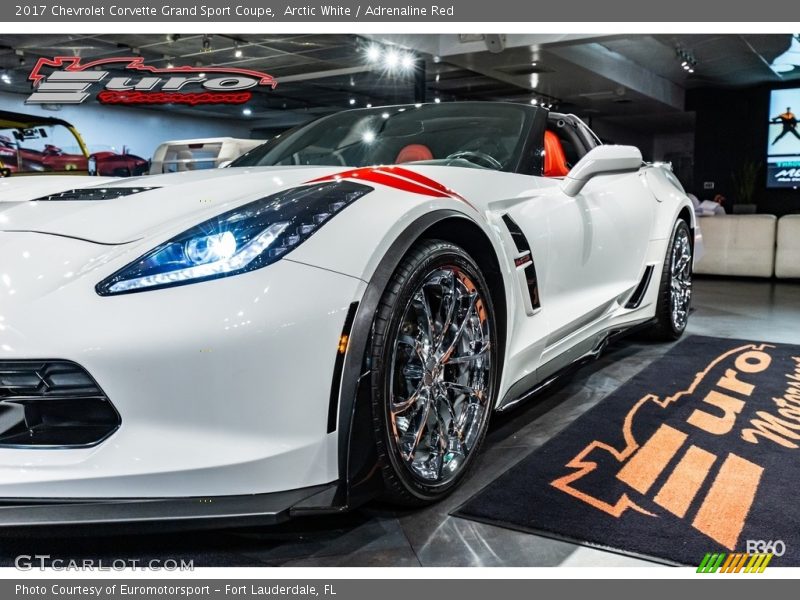 Arctic White / Adrenaline Red 2017 Chevrolet Corvette Grand Sport Coupe