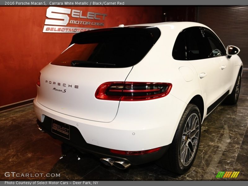 Carrara White Metallic / Black/Garnet Red 2016 Porsche Macan S