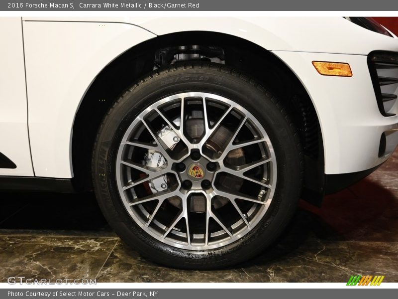 Carrara White Metallic / Black/Garnet Red 2016 Porsche Macan S