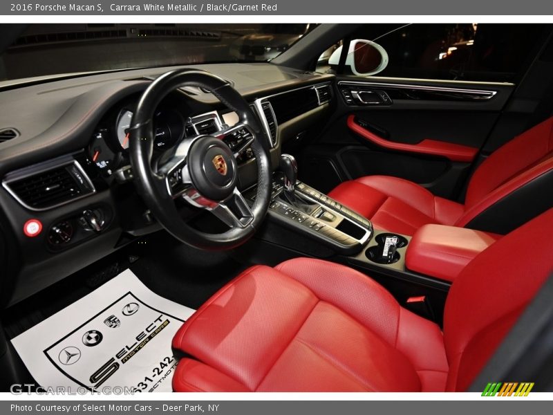 Carrara White Metallic / Black/Garnet Red 2016 Porsche Macan S
