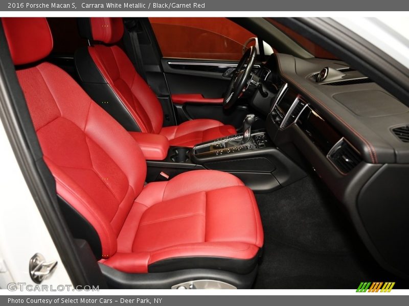 Carrara White Metallic / Black/Garnet Red 2016 Porsche Macan S