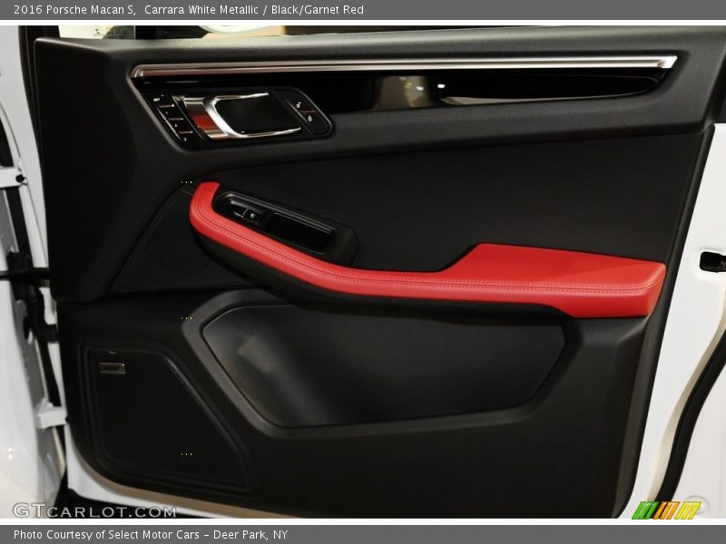 Carrara White Metallic / Black/Garnet Red 2016 Porsche Macan S