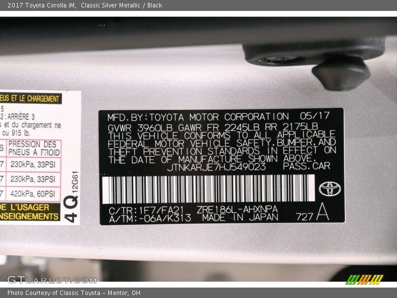 Classic Silver Metallic / Black 2017 Toyota Corolla iM