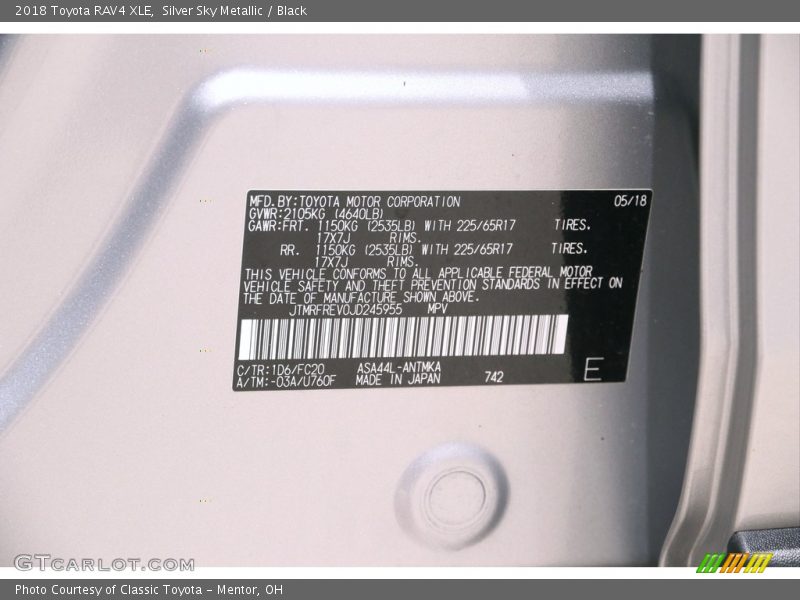 Silver Sky Metallic / Black 2018 Toyota RAV4 XLE