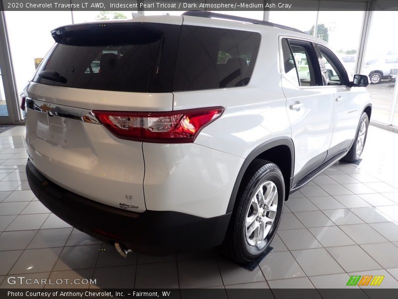 Iridescent Pearl Tricoat / Dark Atmosphere/­Medium Ash Gray 2020 Chevrolet Traverse LT AWD