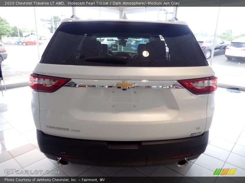Iridescent Pearl Tricoat / Dark Atmosphere/­Medium Ash Gray 2020 Chevrolet Traverse LT AWD
