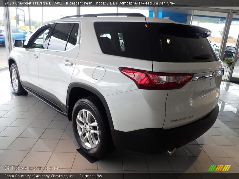 Iridescent Pearl Tricoat / Dark Atmosphere/­Medium Ash Gray 2020 Chevrolet Traverse LT AWD