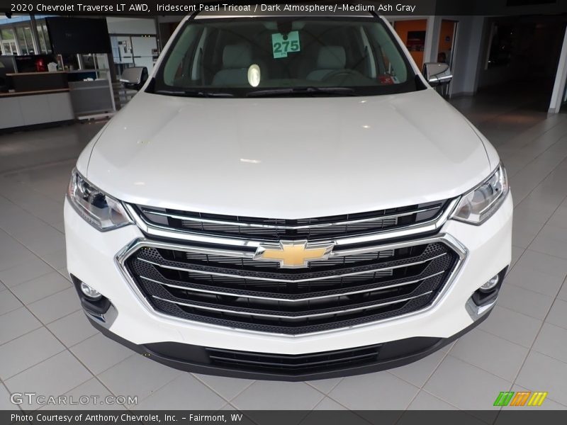 Iridescent Pearl Tricoat / Dark Atmosphere/­Medium Ash Gray 2020 Chevrolet Traverse LT AWD