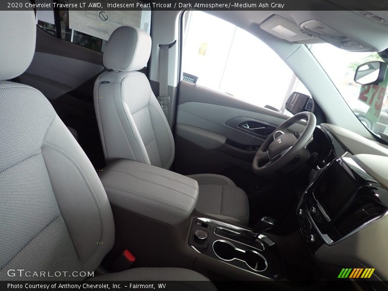 Iridescent Pearl Tricoat / Dark Atmosphere/­Medium Ash Gray 2020 Chevrolet Traverse LT AWD