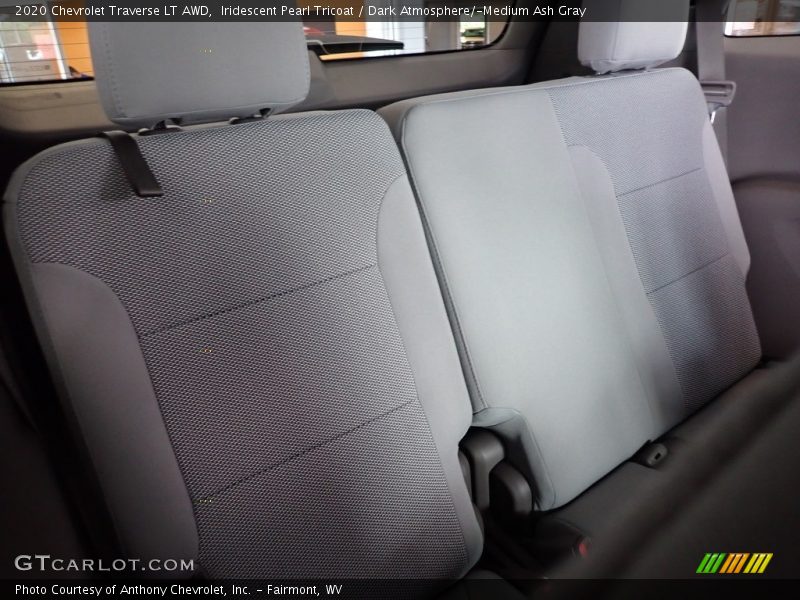 Iridescent Pearl Tricoat / Dark Atmosphere/­Medium Ash Gray 2020 Chevrolet Traverse LT AWD