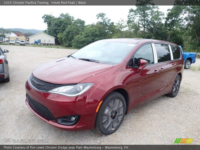 Front 3/4 View of 2020 Pacifica Touring