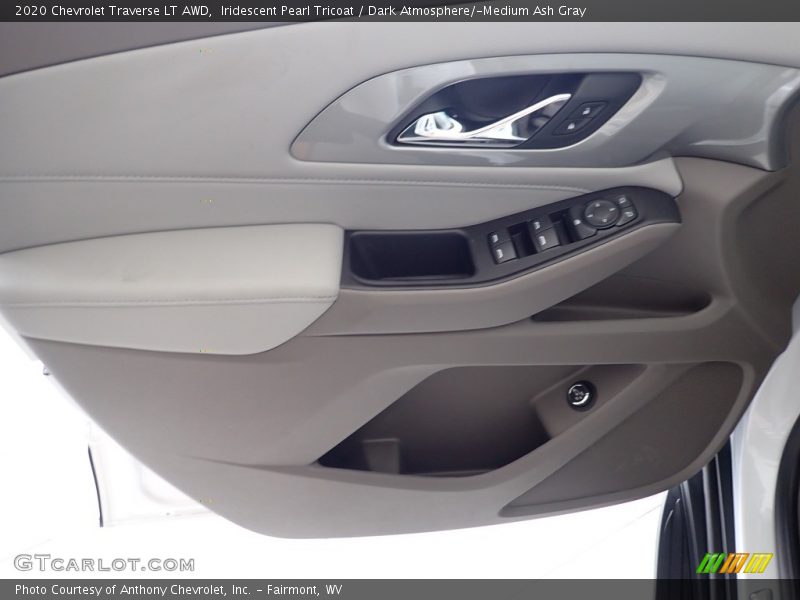 Iridescent Pearl Tricoat / Dark Atmosphere/­Medium Ash Gray 2020 Chevrolet Traverse LT AWD