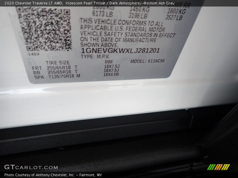 Iridescent Pearl Tricoat / Dark Atmosphere/­Medium Ash Gray 2020 Chevrolet Traverse LT AWD