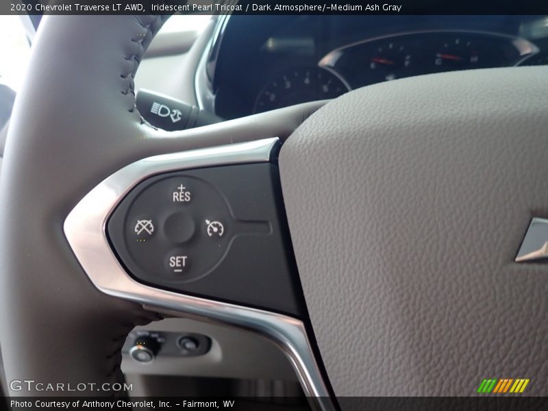 Iridescent Pearl Tricoat / Dark Atmosphere/­Medium Ash Gray 2020 Chevrolet Traverse LT AWD