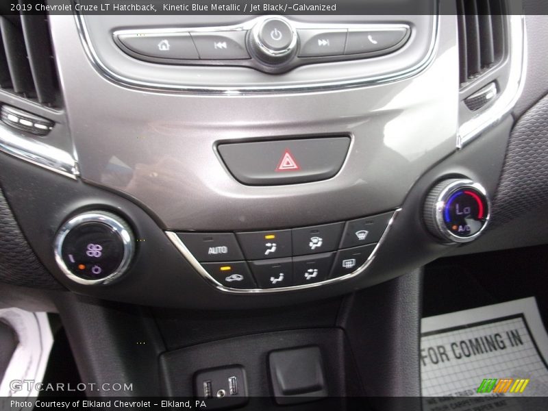 Kinetic Blue Metallic / Jet Black/­Galvanized 2019 Chevrolet Cruze LT Hatchback