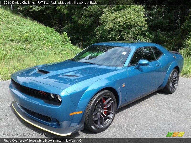 Front 3/4 View of 2020 Challenger R/T Scat Pack Widebody