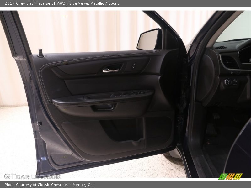 Blue Velvet Metallic / Ebony 2017 Chevrolet Traverse LT AWD