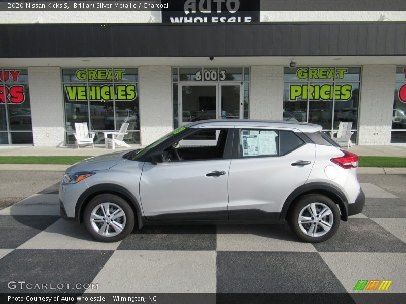 Brilliant Silver Metallic / Charcoal 2020 Nissan Kicks S