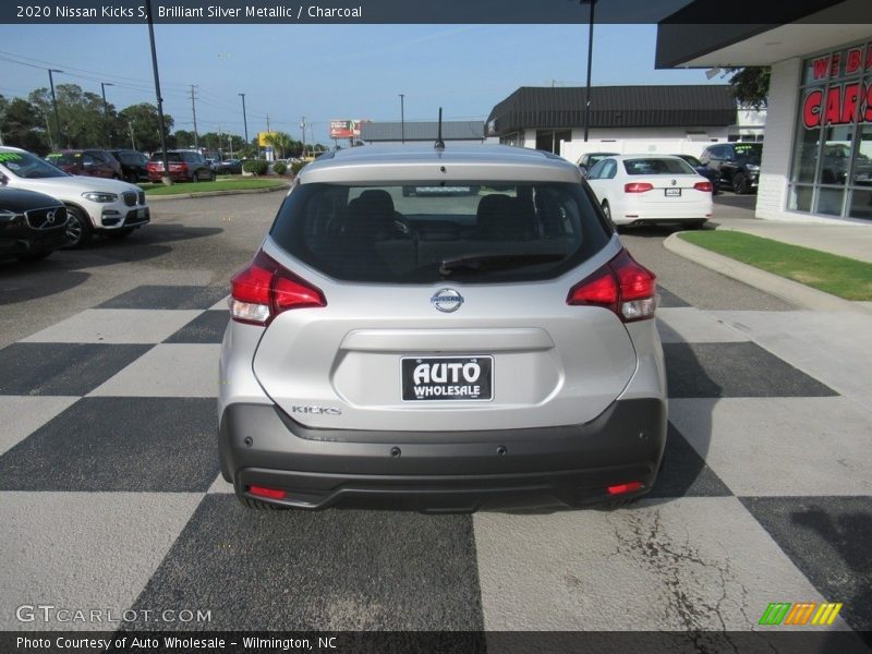 Brilliant Silver Metallic / Charcoal 2020 Nissan Kicks S