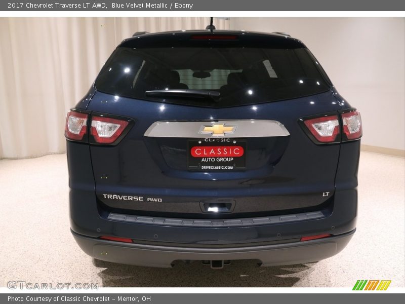Blue Velvet Metallic / Ebony 2017 Chevrolet Traverse LT AWD