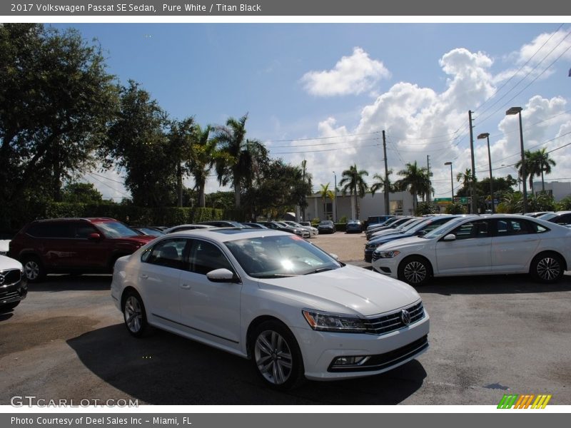 Pure White / Titan Black 2017 Volkswagen Passat SE Sedan