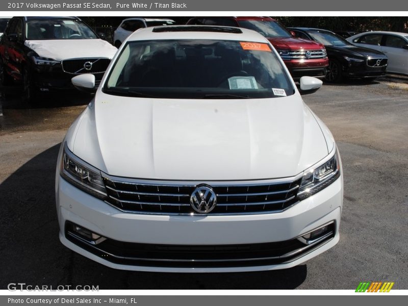 Pure White / Titan Black 2017 Volkswagen Passat SE Sedan