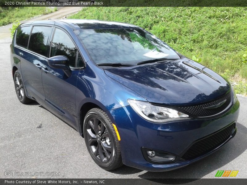 Front 3/4 View of 2020 Pacifica Touring
