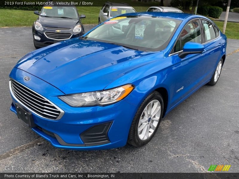 Front 3/4 View of 2019 Fusion Hybrid SE