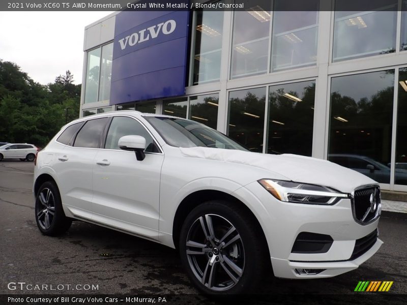Front 3/4 View of 2021 XC60 T5 AWD Momentum