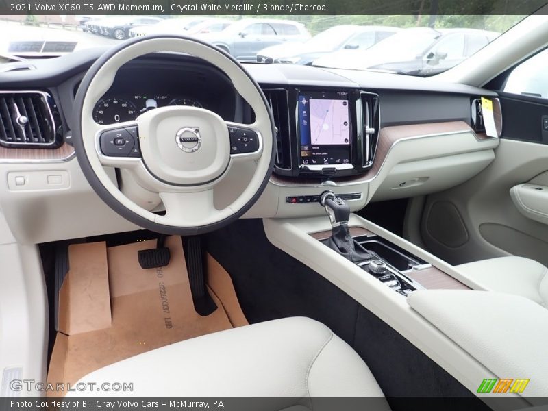  2021 XC60 T5 AWD Momentum Blonde/Charcoal Interior