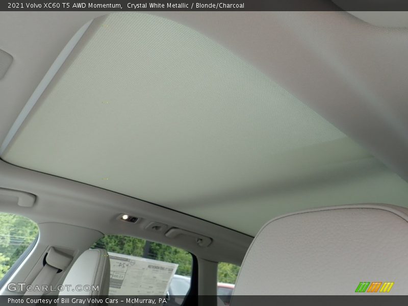 Crystal White Metallic / Blonde/Charcoal 2021 Volvo XC60 T5 AWD Momentum