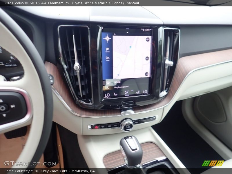 Crystal White Metallic / Blonde/Charcoal 2021 Volvo XC60 T5 AWD Momentum