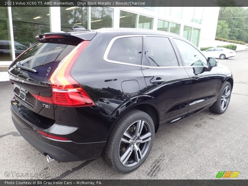 Onyx Black Metallic / Blonde/Charcoal 2021 Volvo XC60 T5 AWD Momentum