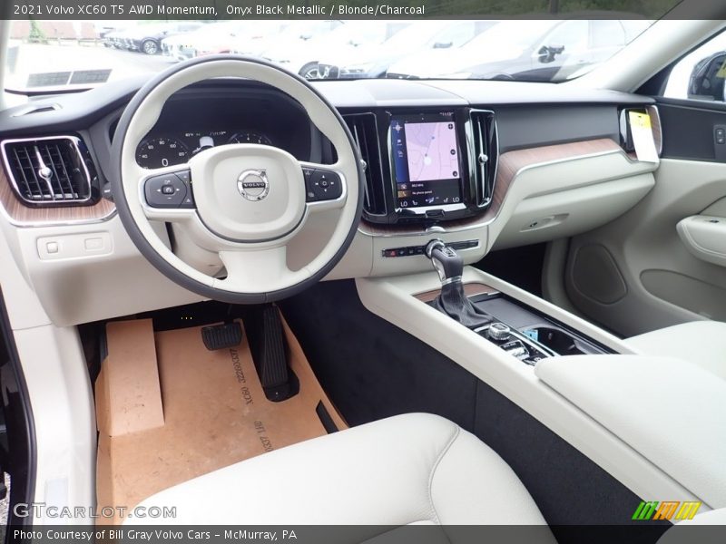 Onyx Black Metallic / Blonde/Charcoal 2021 Volvo XC60 T5 AWD Momentum