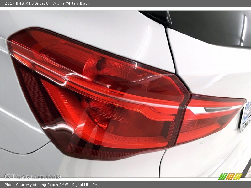 Alpine White / Black 2017 BMW X1 xDrive28i