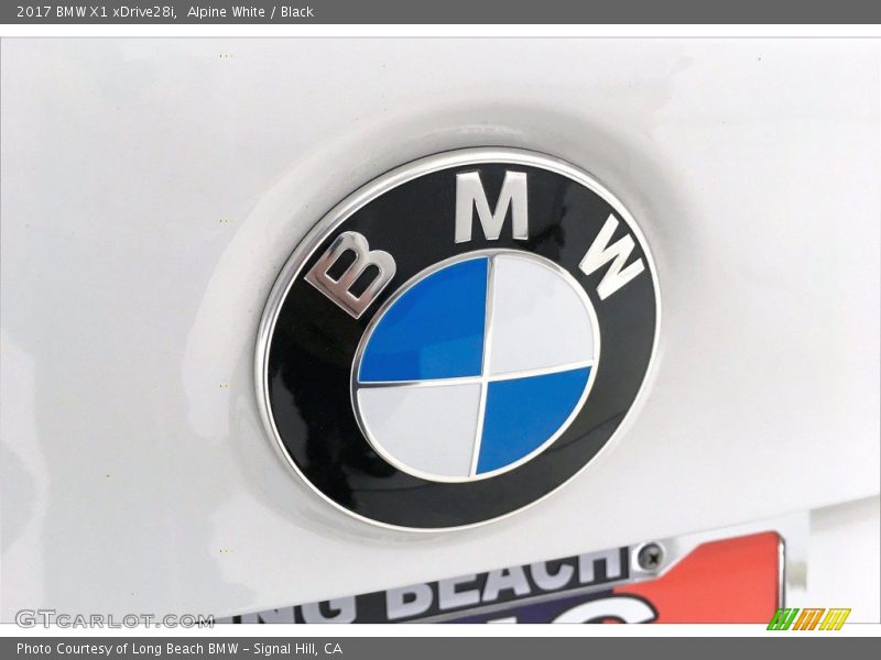Alpine White / Black 2017 BMW X1 xDrive28i