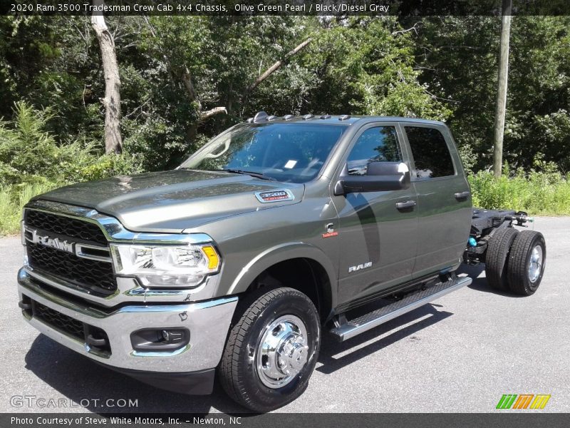 Front 3/4 View of 2020 3500 Tradesman Crew Cab 4x4 Chassis