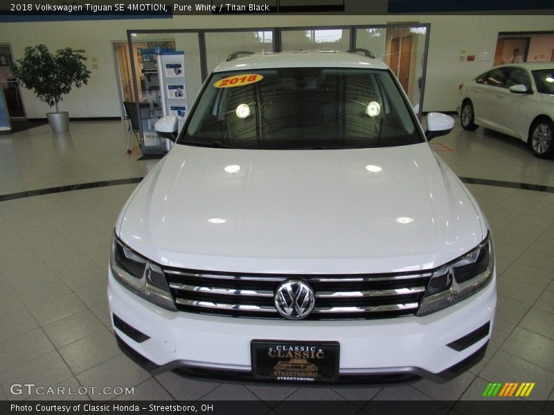 Pure White / Titan Black 2018 Volkswagen Tiguan SE 4MOTION