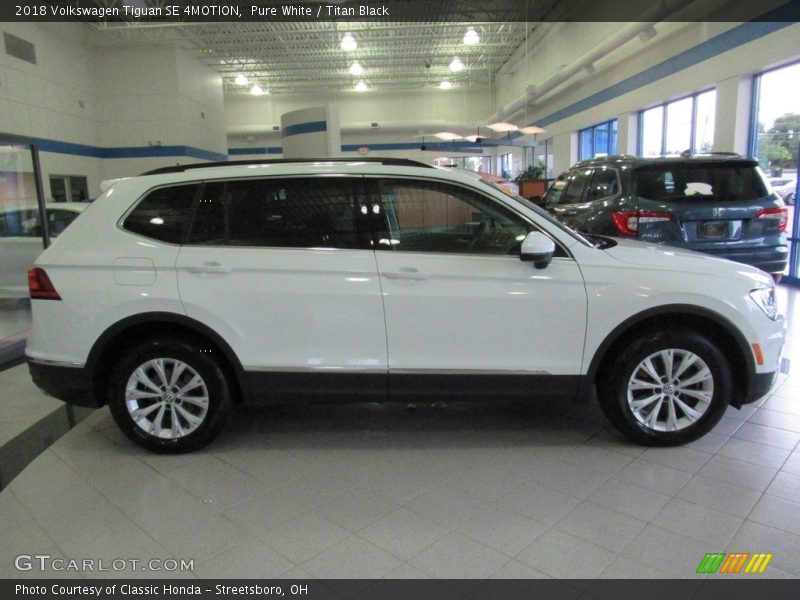 Pure White / Titan Black 2018 Volkswagen Tiguan SE 4MOTION