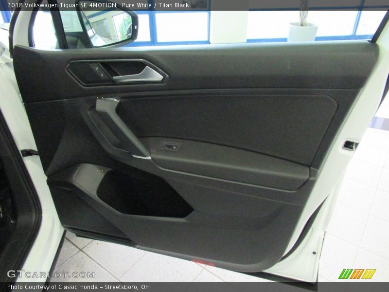 Pure White / Titan Black 2018 Volkswagen Tiguan SE 4MOTION