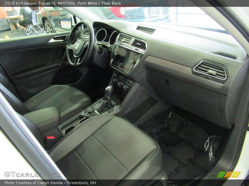 Pure White / Titan Black 2018 Volkswagen Tiguan SE 4MOTION
